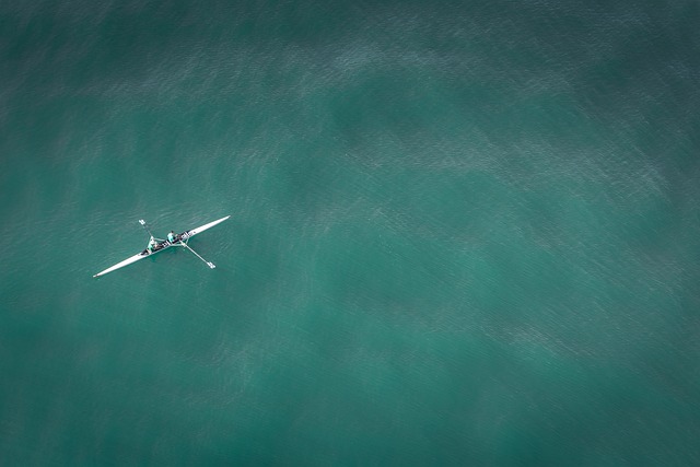 Udforsk vandets kræfter med kitesurfing og windsurfing i København Surfcenter
